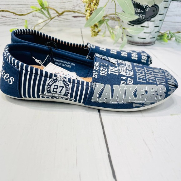 NWT New York Yankees Canvas Slip on Shoes - Size S (5/6) - Picture 6 of 12